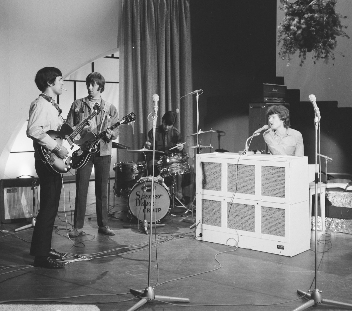 Winwood on organ with Spencer Davis Group (1966)