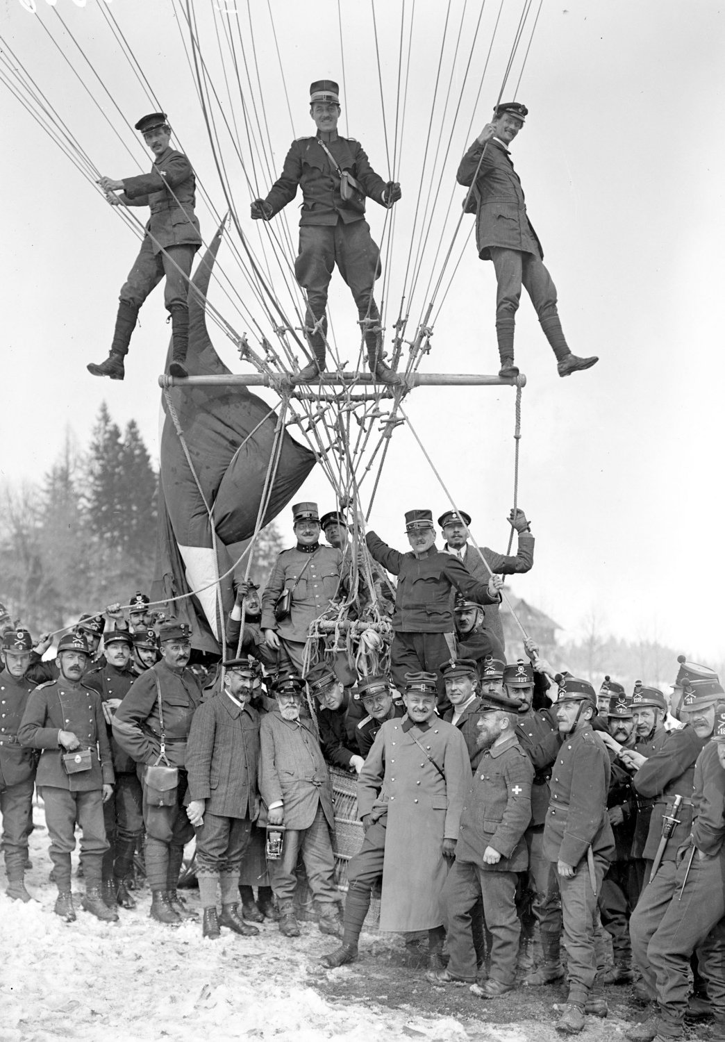 Jean Piccard (left) with his brother Auguste (right) during World War I