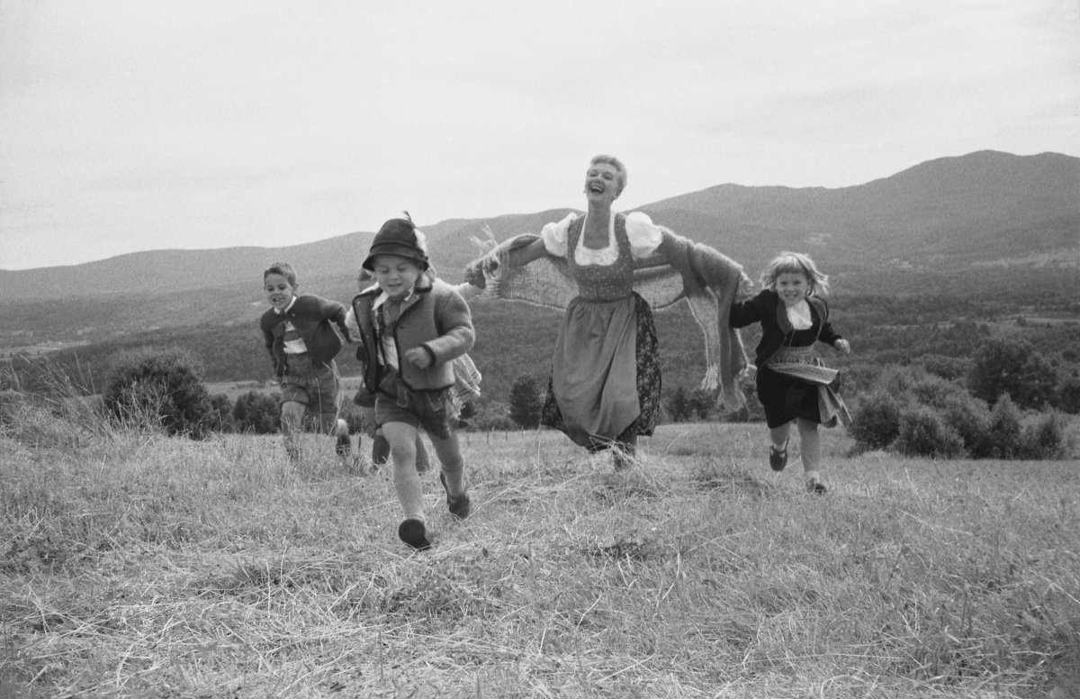 Publicity photo of Mary Martin as Maria with the children