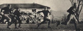 Knute Rockne scoring a touchdown after catching a Dorais pass