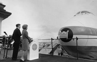 Pat Nixon christening a Boeing 747