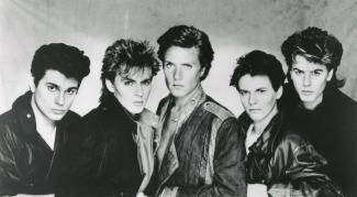 Duran Duran (Le Bon, center)