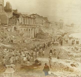 People digging for bodies after the earthquake