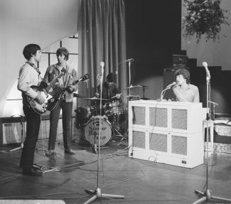 Winwood on organ with Spencer Davis Group (1966)